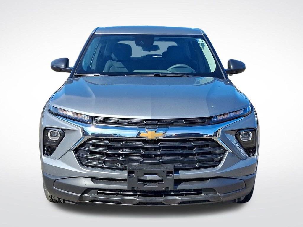 2025 Chevrolet Trailblazer LS photo 2