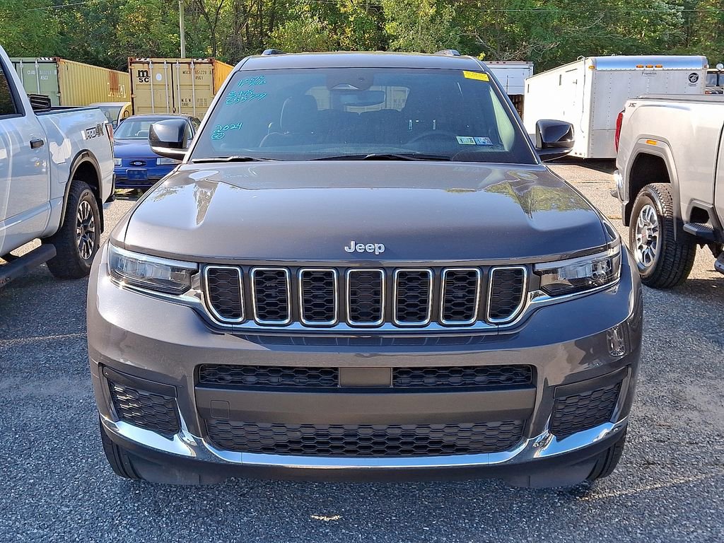 2024 Jeep Grand Cherokee Laredo photo 2