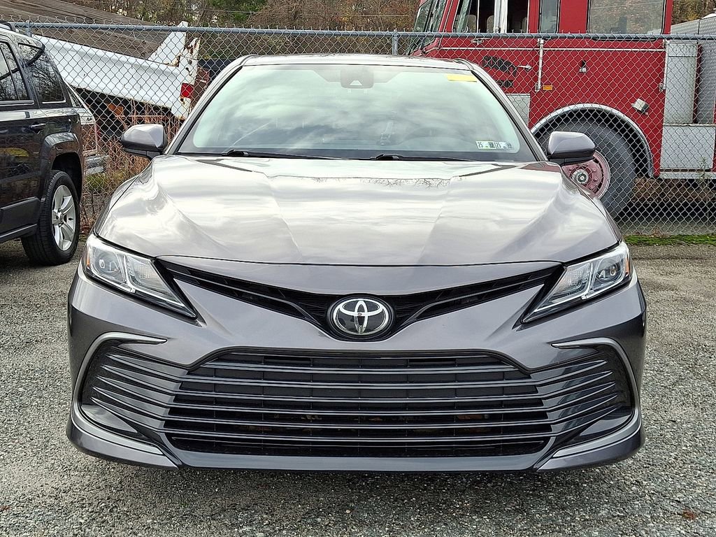2022 Toyota Camry LE photo 2