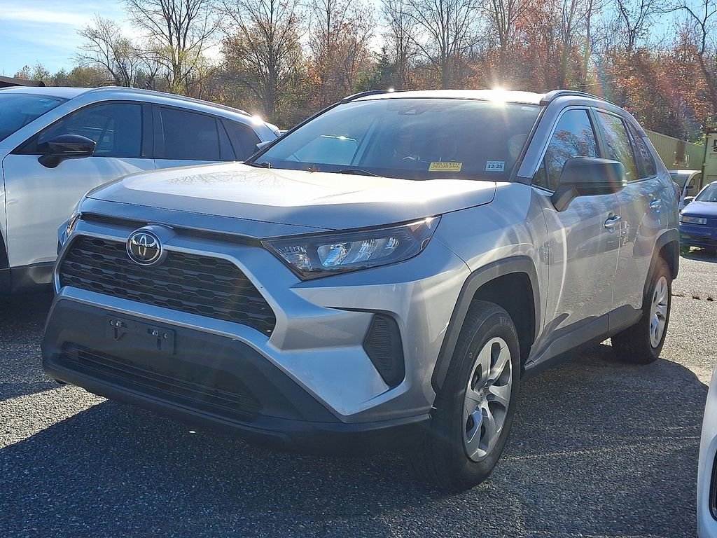 2021 Toyota RAV4 LE photo 3