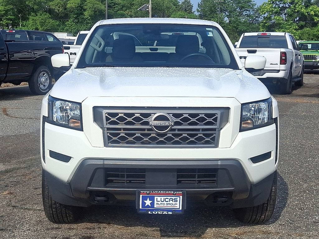 2022 Nissan Frontier SV photo 3