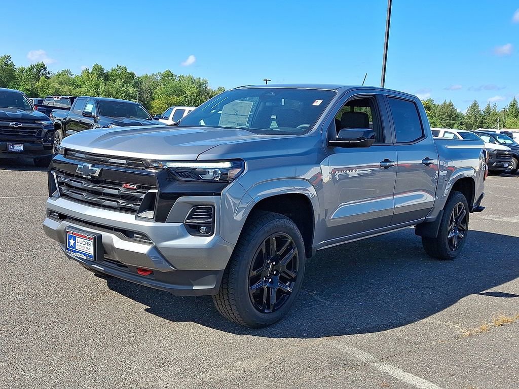 2025 Chevrolet Colorado Z71 photo 3