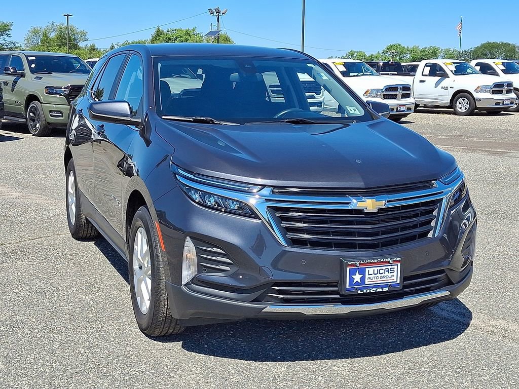 2022 Chevrolet Equinox LT photo 2