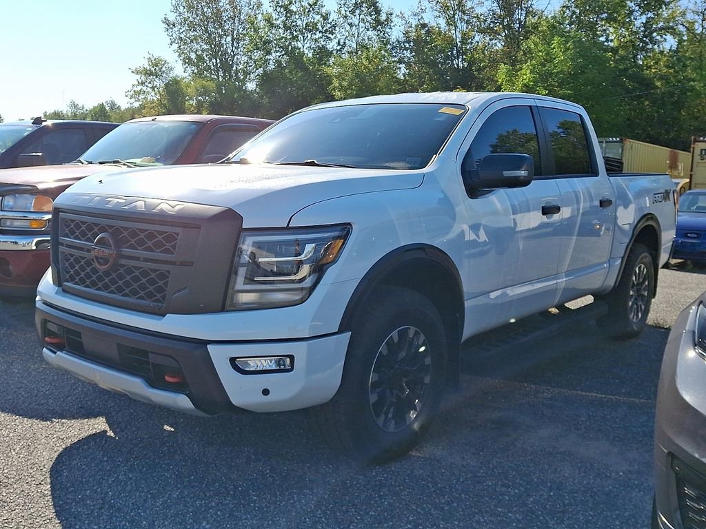 2023 Nissan Titan Crew Cab PRO-4X photo 3