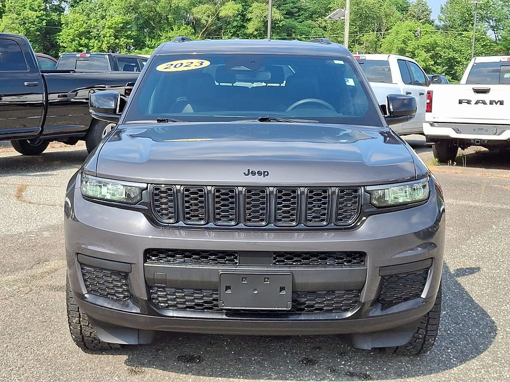 2023 Jeep Grand Cherokee Altitude photo 3
