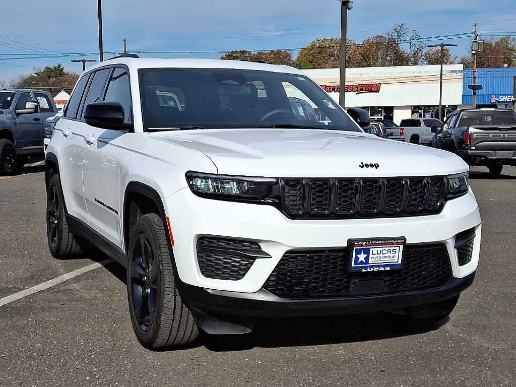 2023 Jeep Grand Cherokee Altitude - Photo 2