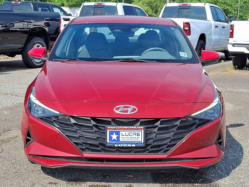 2022 Hyundai Elantra SEL photo 3