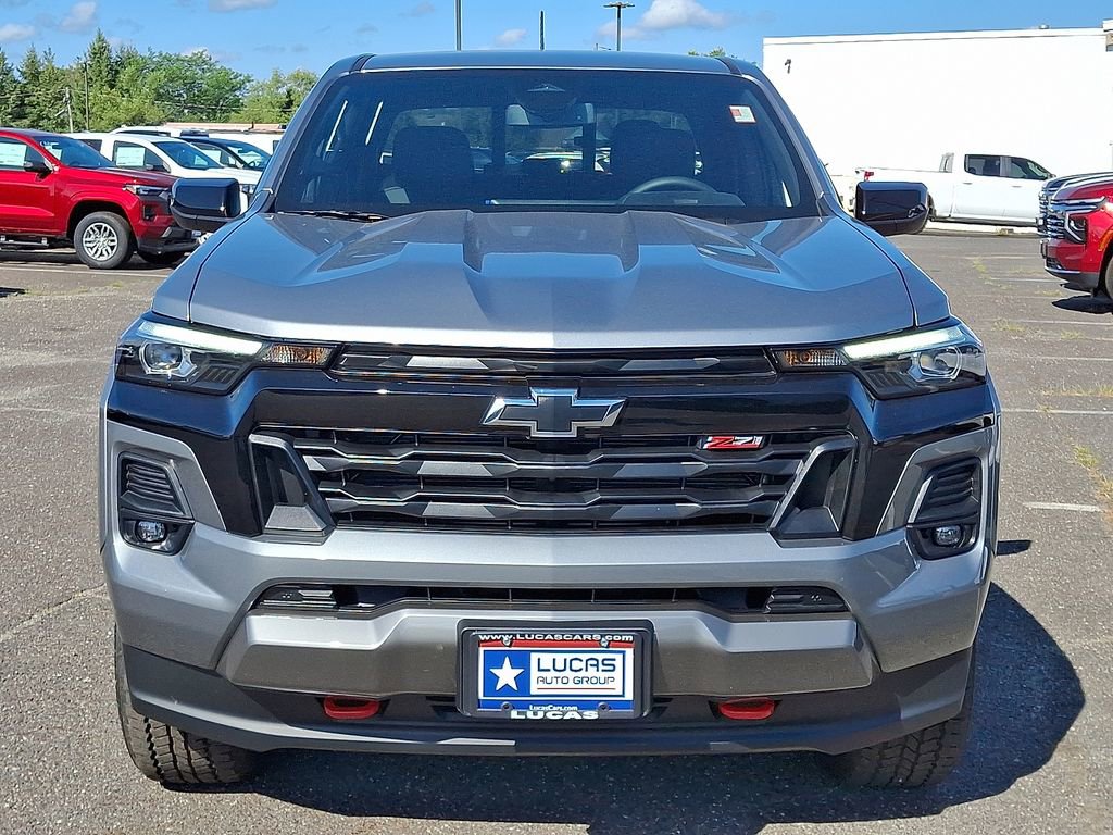 2025 Chevrolet Colorado Z71 photo 2