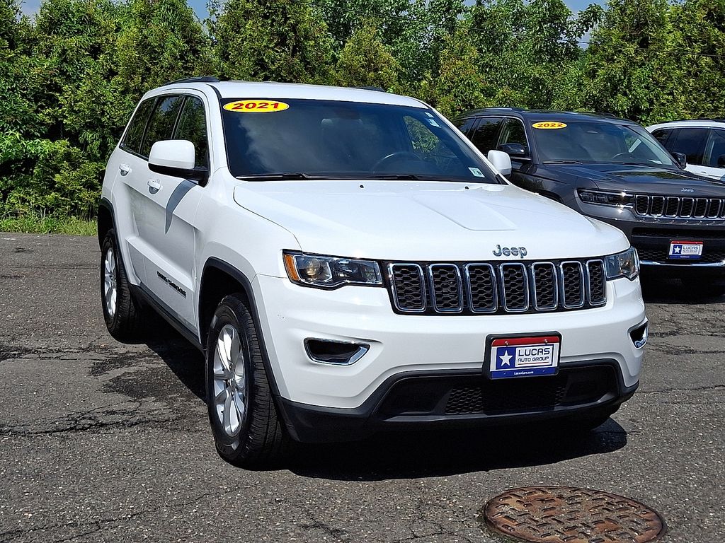 2021 Jeep Grand Cherokee Laredo E photo 2