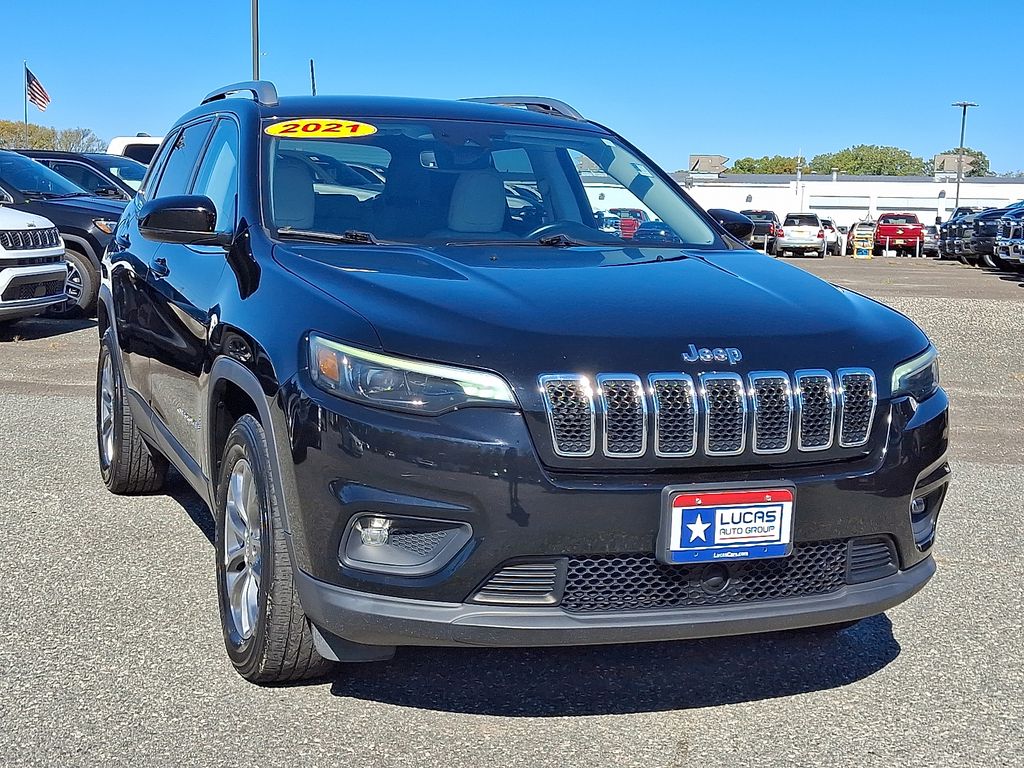 2021 Jeep Cherokee Latitude Lux photo 2