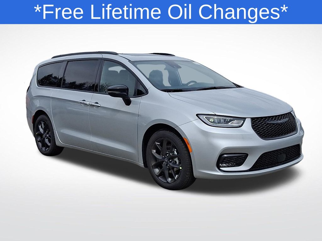 2026 Chrysler Pacifica Select's photo