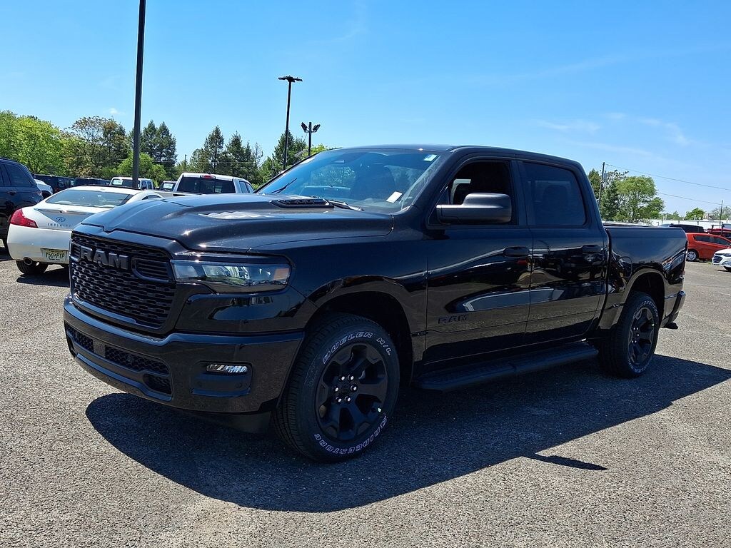 New 2026 Ram 1500 EXPRESS CREW CAB 4X4 5'7 BOX Pickup