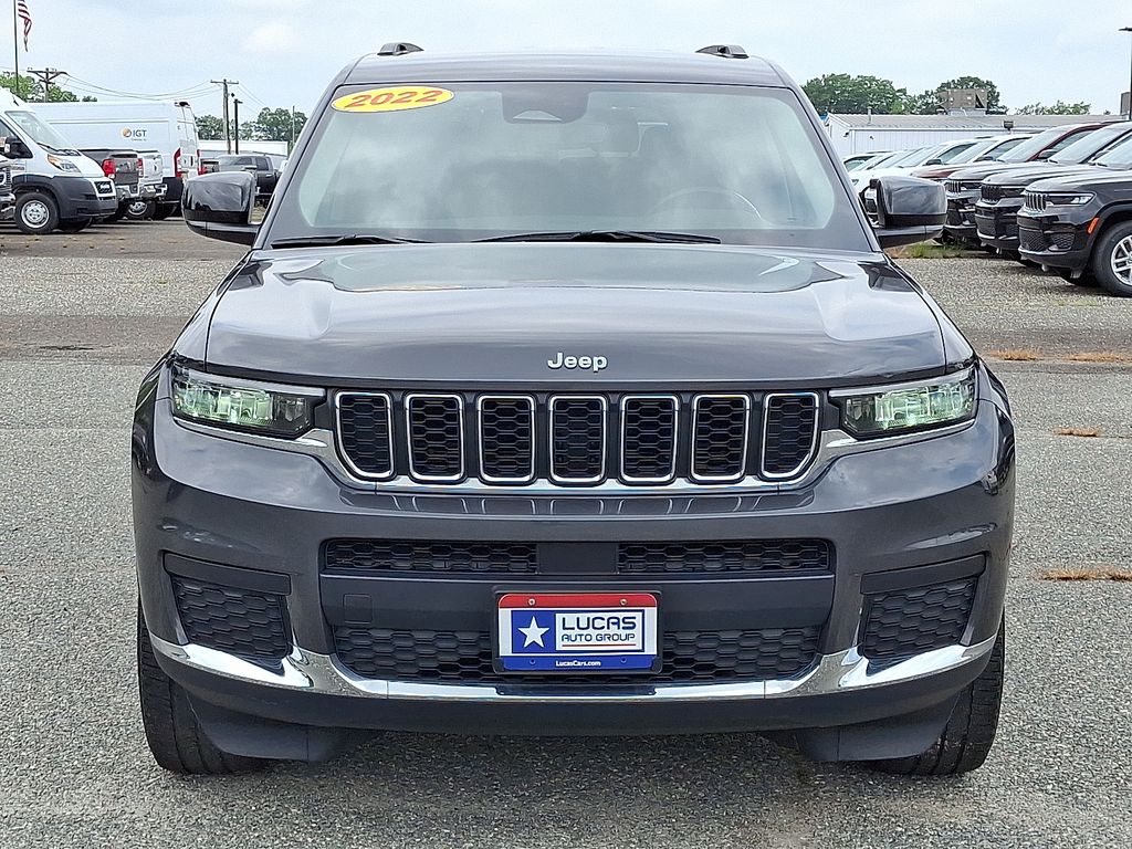2022 Jeep Grand Cherokee Laredo photo 3