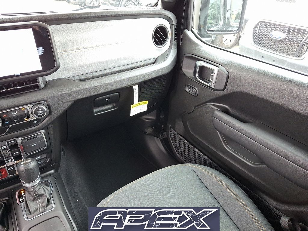 2025 Jeep Wrangler 4-Door Willys - Photo 13