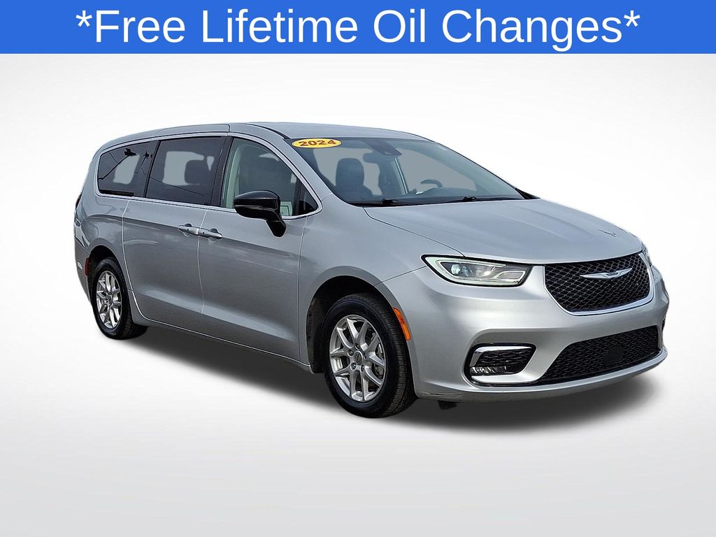 2024 Chrysler Pacifica Touring L's photo