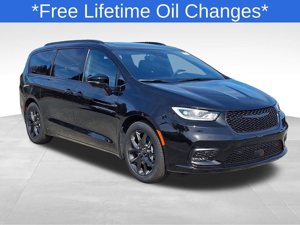 2026 Chrysler Pacifica Limited's photo