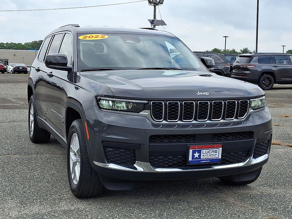 2022 Jeep Grand Cherokee Laredo photo 2