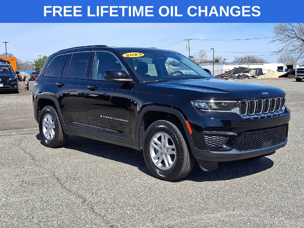 Used 2023 Jeep Grand Cherokee Laredo SUV