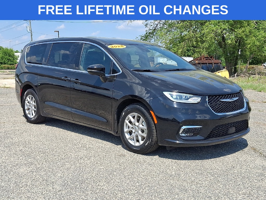 Used 2025 Chrysler Pacifica Select Minivan/Van