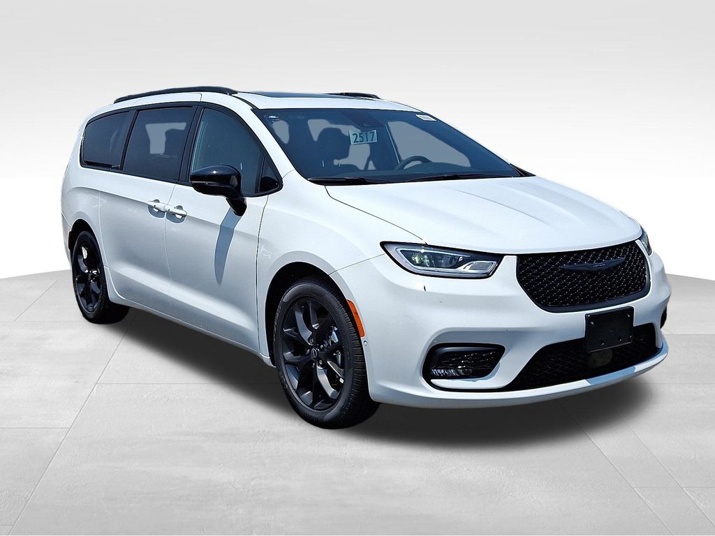 2025 Chrysler Pacifica Passenger Van 