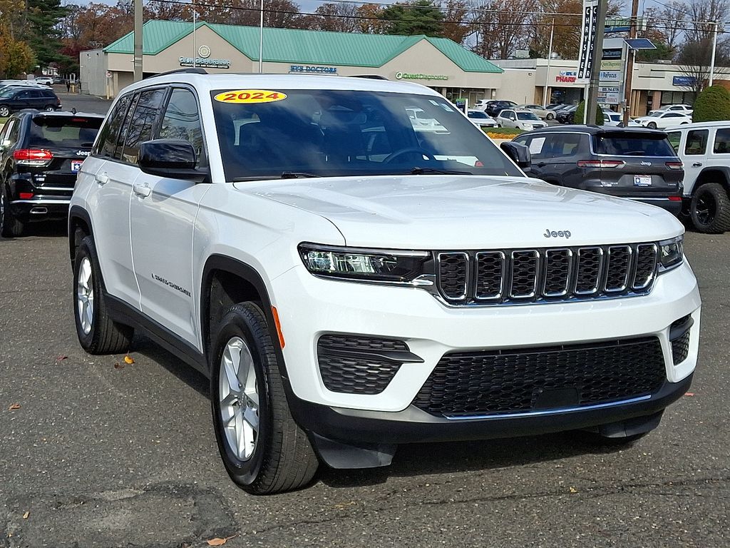 2024 Jeep Grand Cherokee Laredo X photo 2
