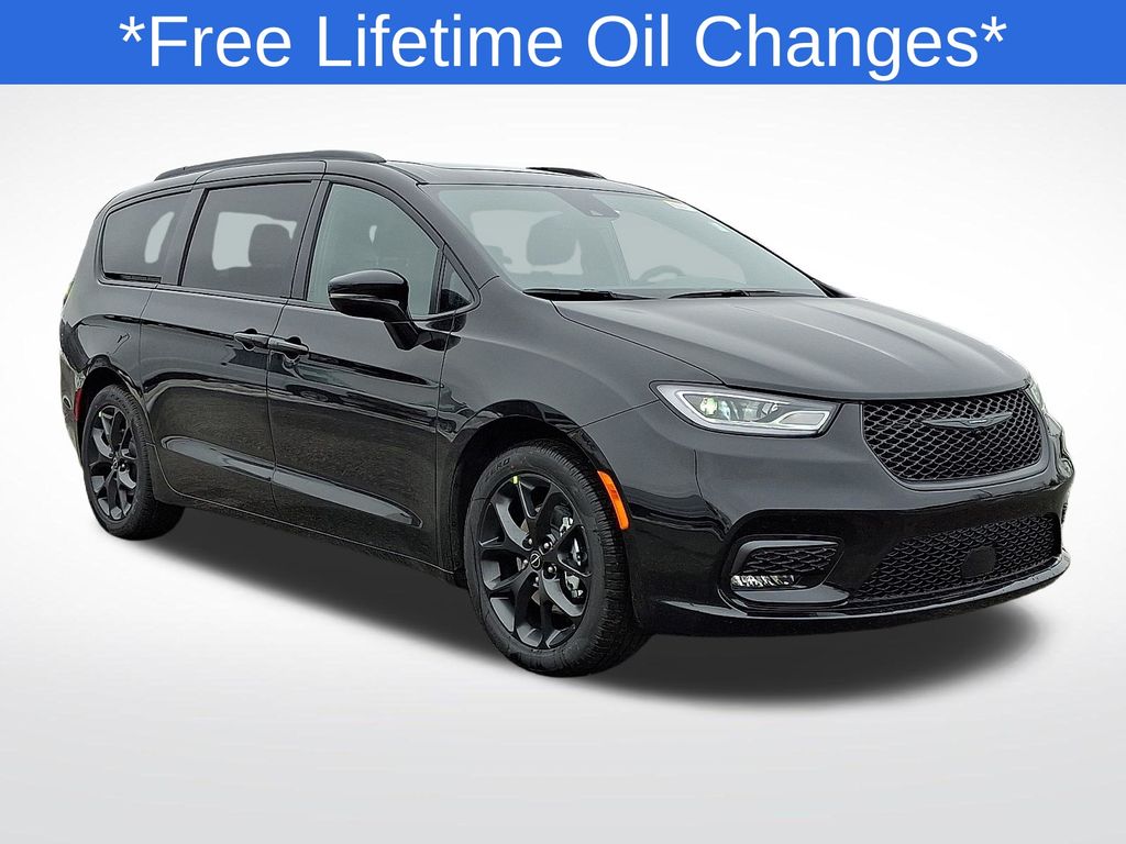 2026 Chrysler Pacifica Select's photo