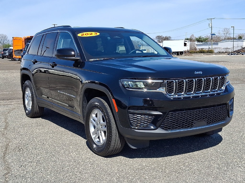 Used 2023 Jeep Grand Cherokee Laredo SUV