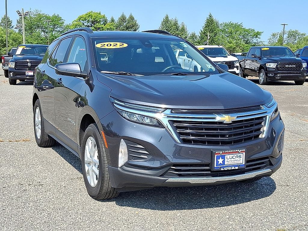 2022 Chevrolet Equinox LT photo 2