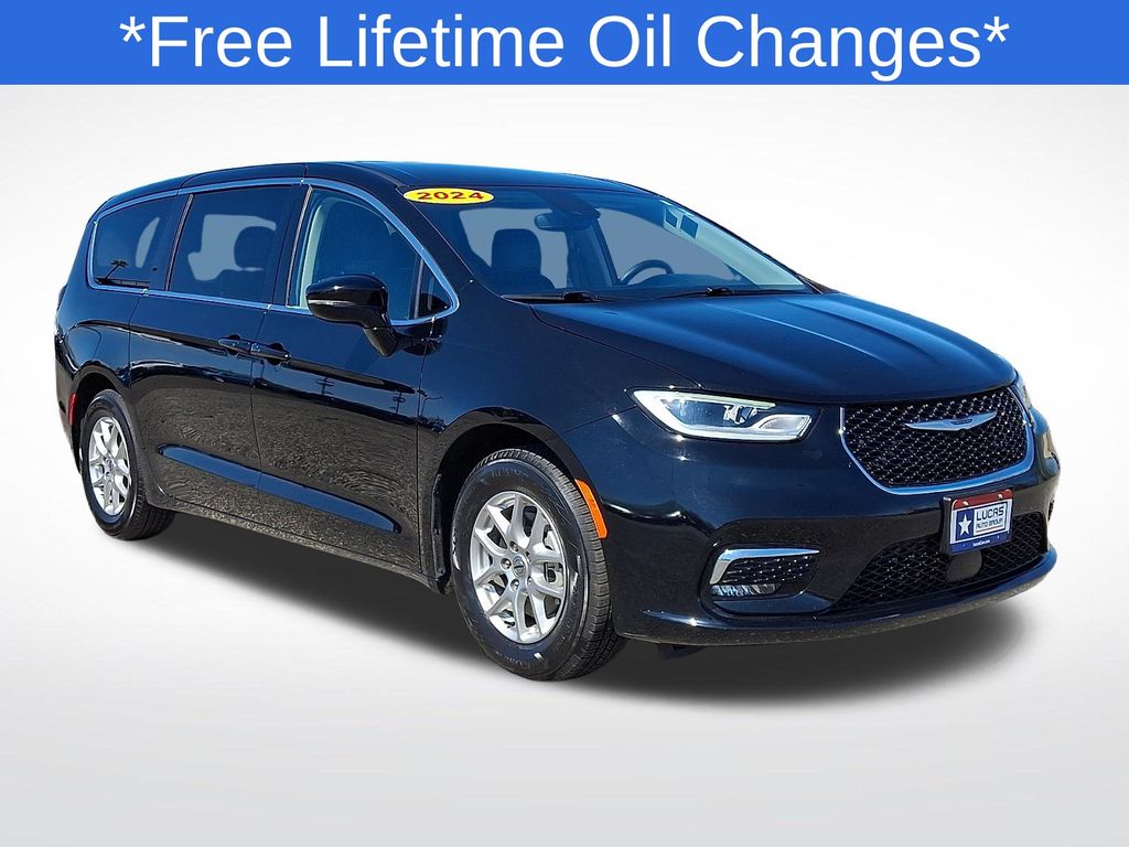 2024 Chrysler Pacifica Touring L's photo