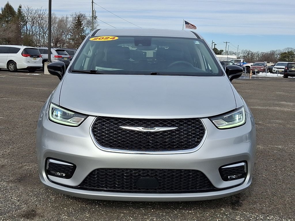 Certified 2024 Chrysler Pacifica Touring L Minivan/Van