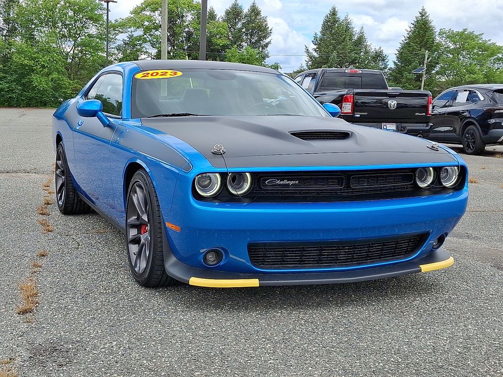 2023 Dodge Challenger R/T photo 2