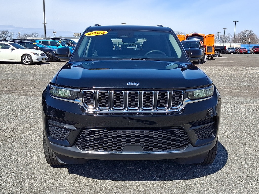 Used 2023 Jeep Grand Cherokee Laredo SUV