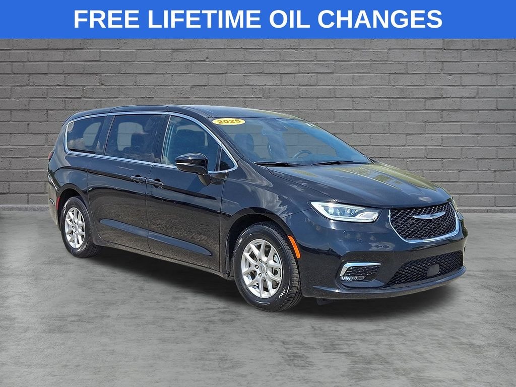 Used 2025 Chrysler Pacifica Select Minivan/Van