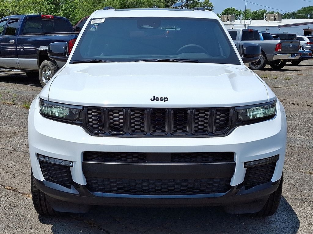 2025 Jeep Grand Cherokee Limited photo 2