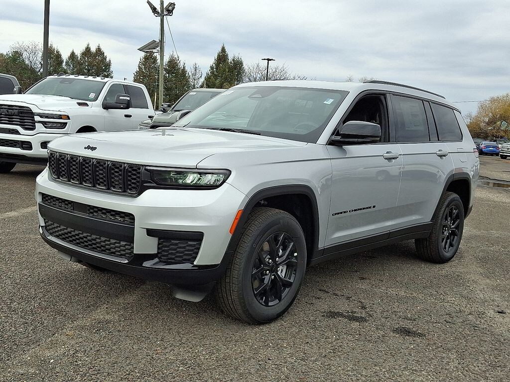 New 2025 Jeep Grand Cherokee L ALTITUDE X 4X4 Sport Utility