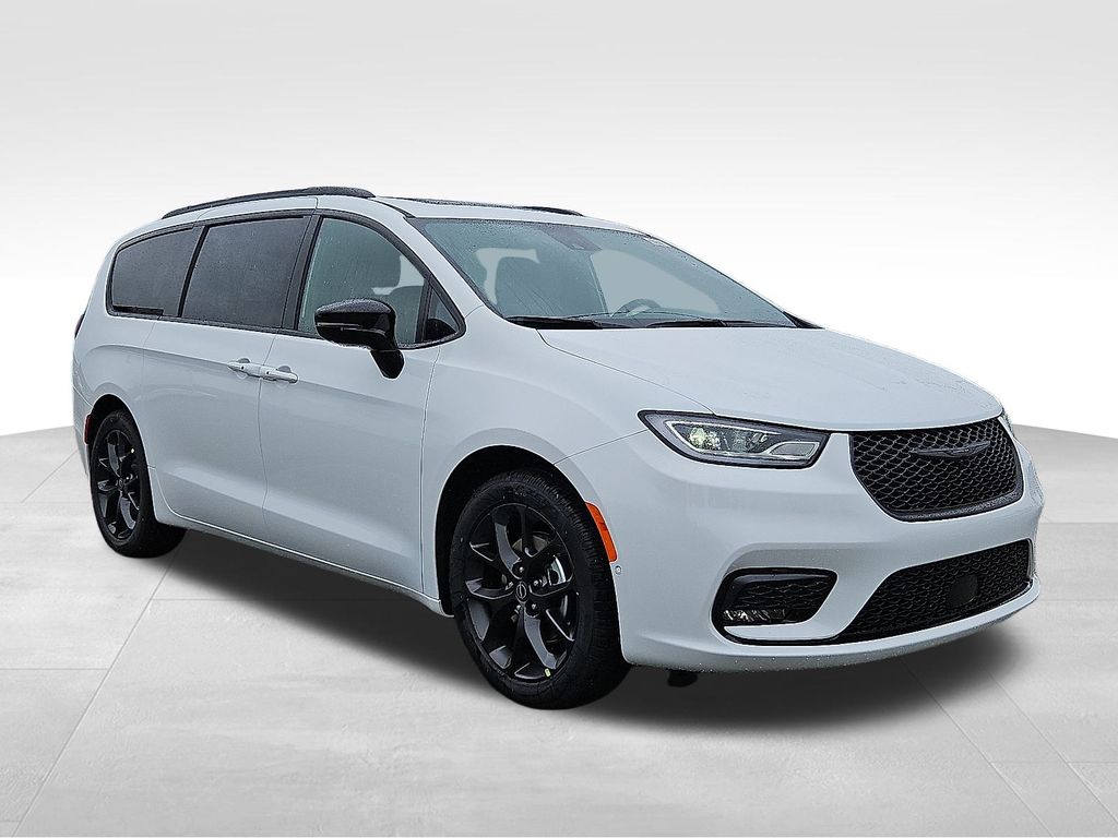 2026 Chrysler Pacifica Passenger Van 