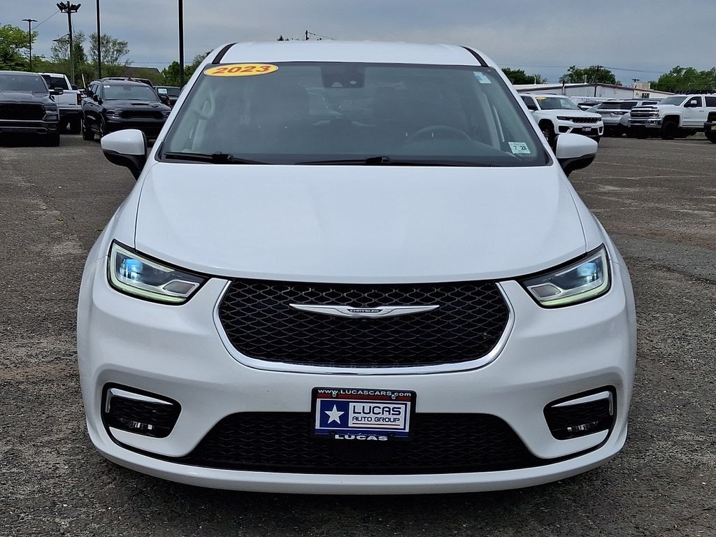 Used 2023 Chrysler Pacifica Touring L Minivan/Van