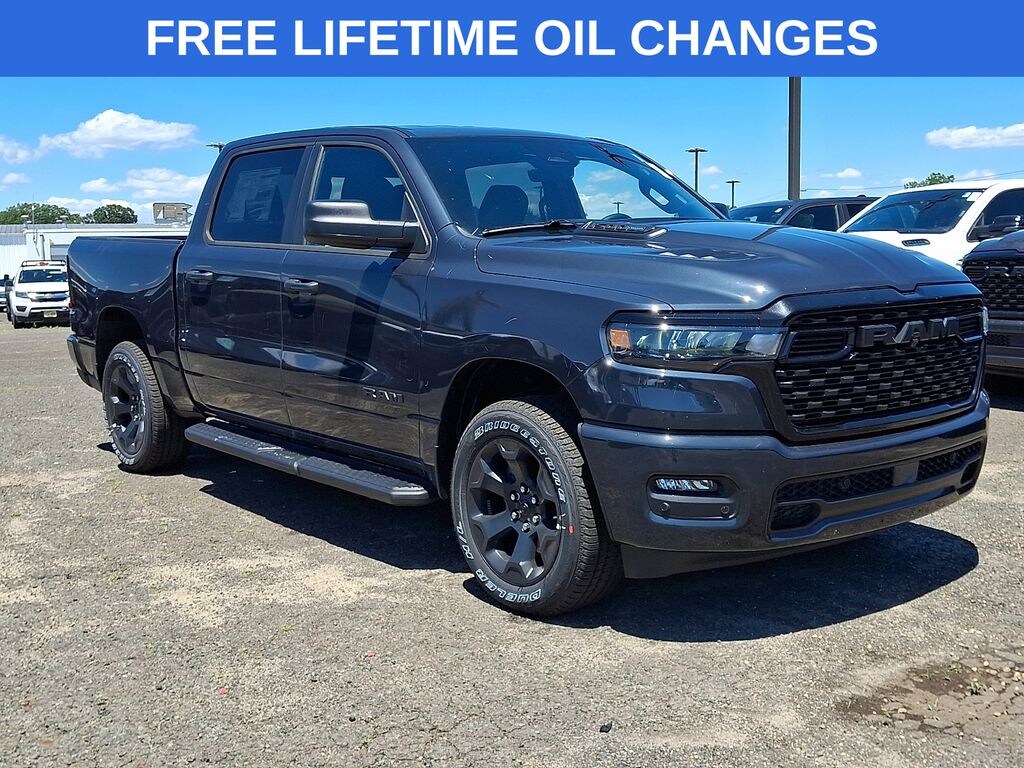 New 2026 Ram 1500 EXPRESS CREW CAB 4X4 5'7 BOX Pickup