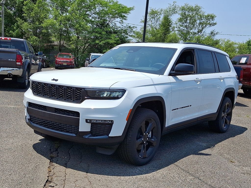 2025 Jeep Grand Cherokee Limited photo 3