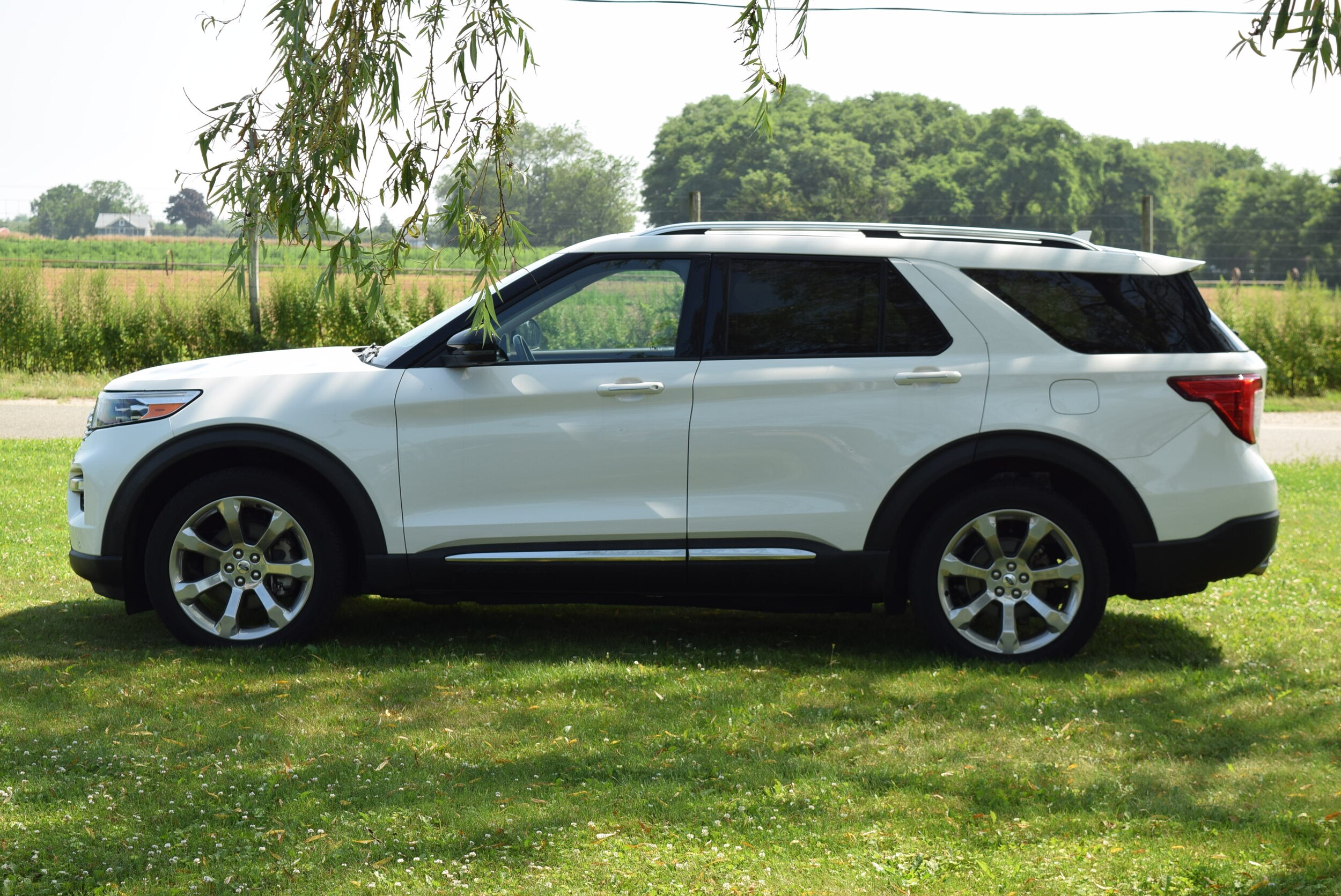 2020 Ford Explorer Platinum photo 3