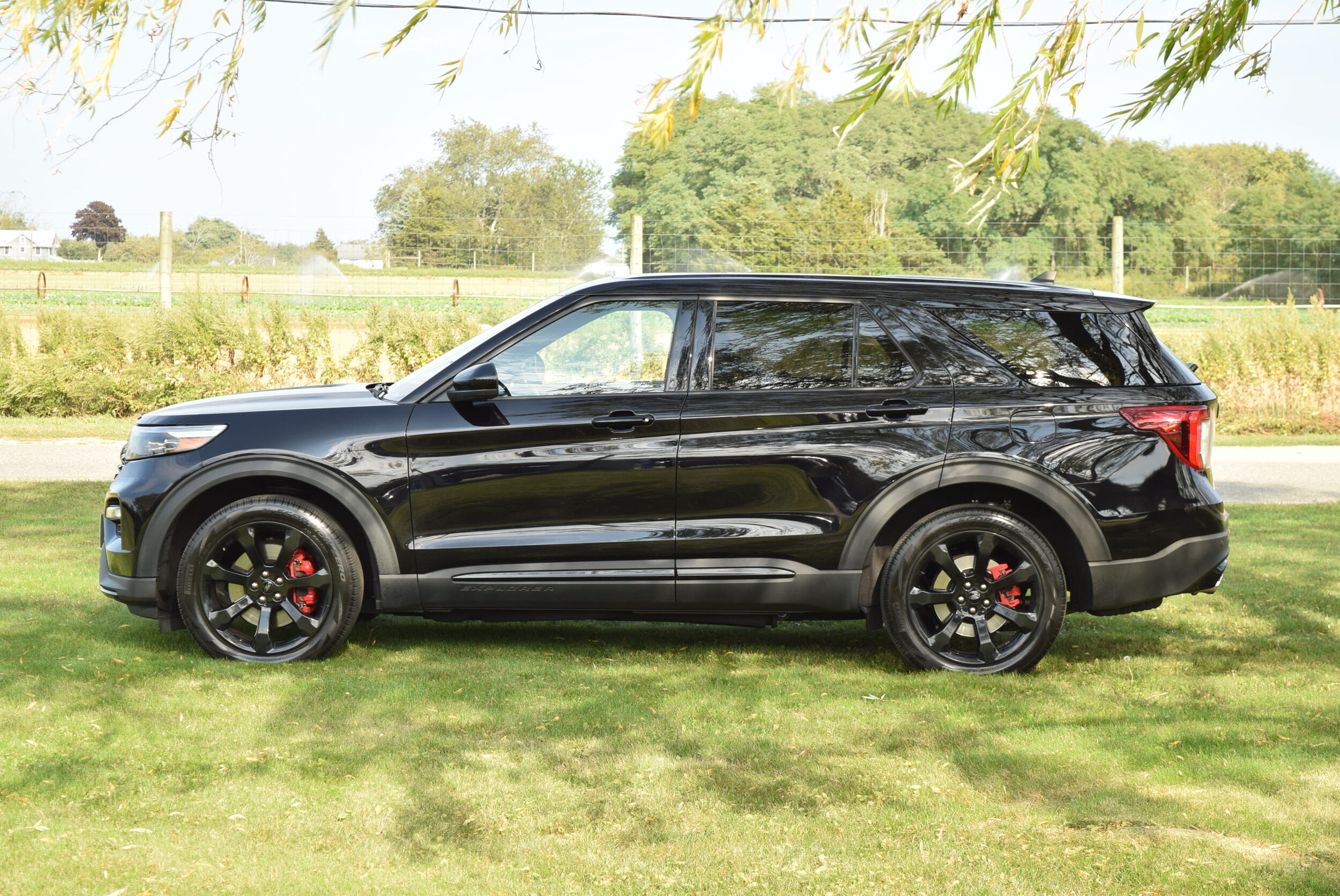 2022 Ford Explorer ST photo 3