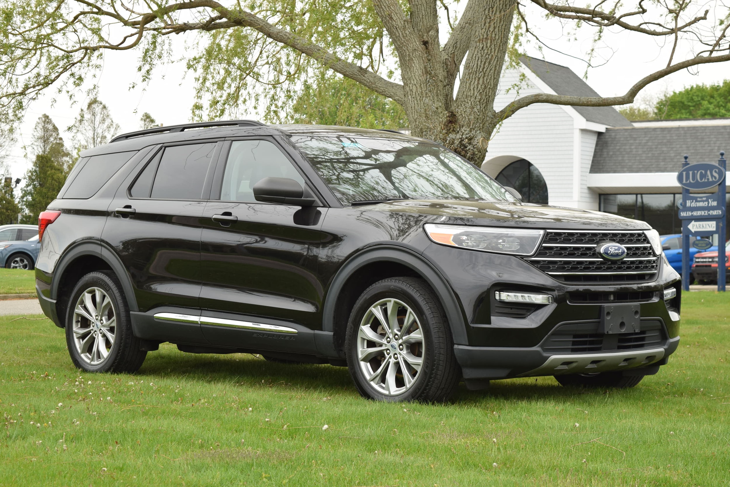 2023 Ford Explorer XLT 4WD's photo