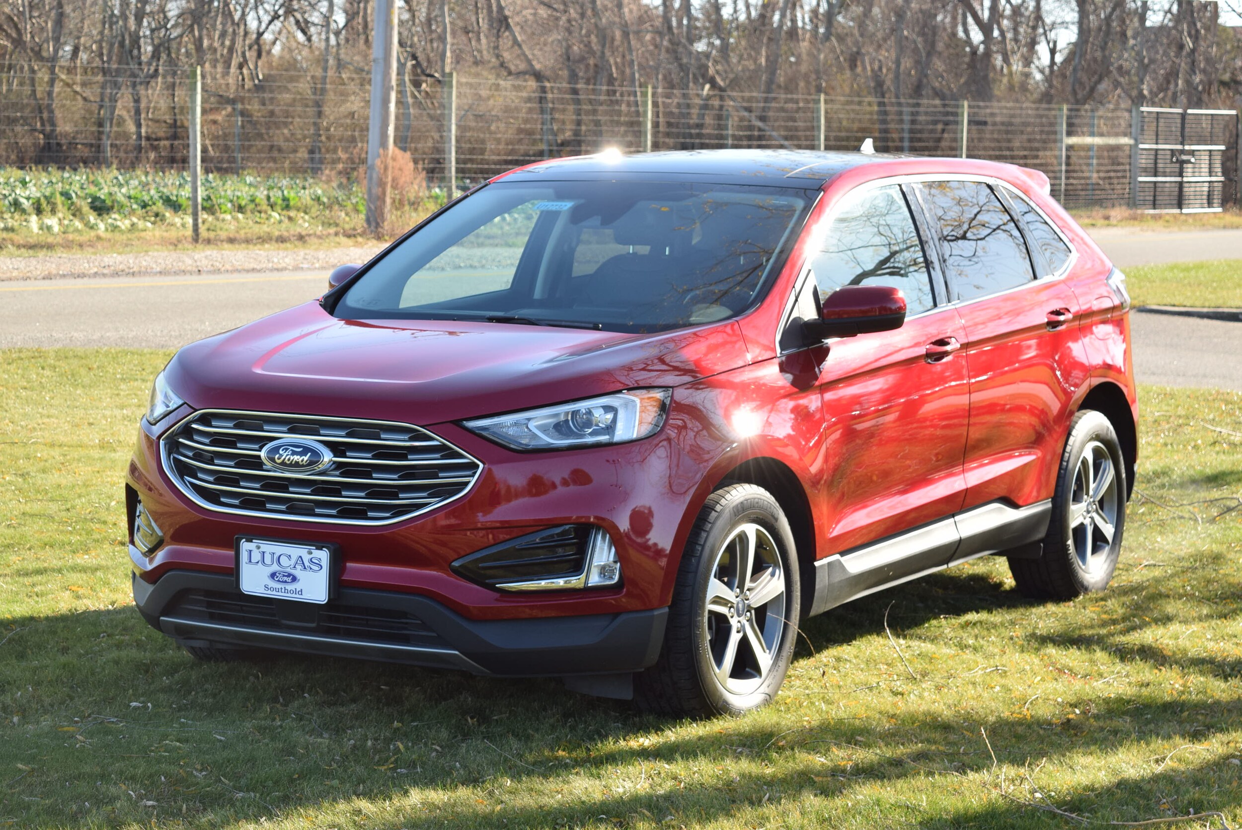 2021 Ford Edge SEL photo 3