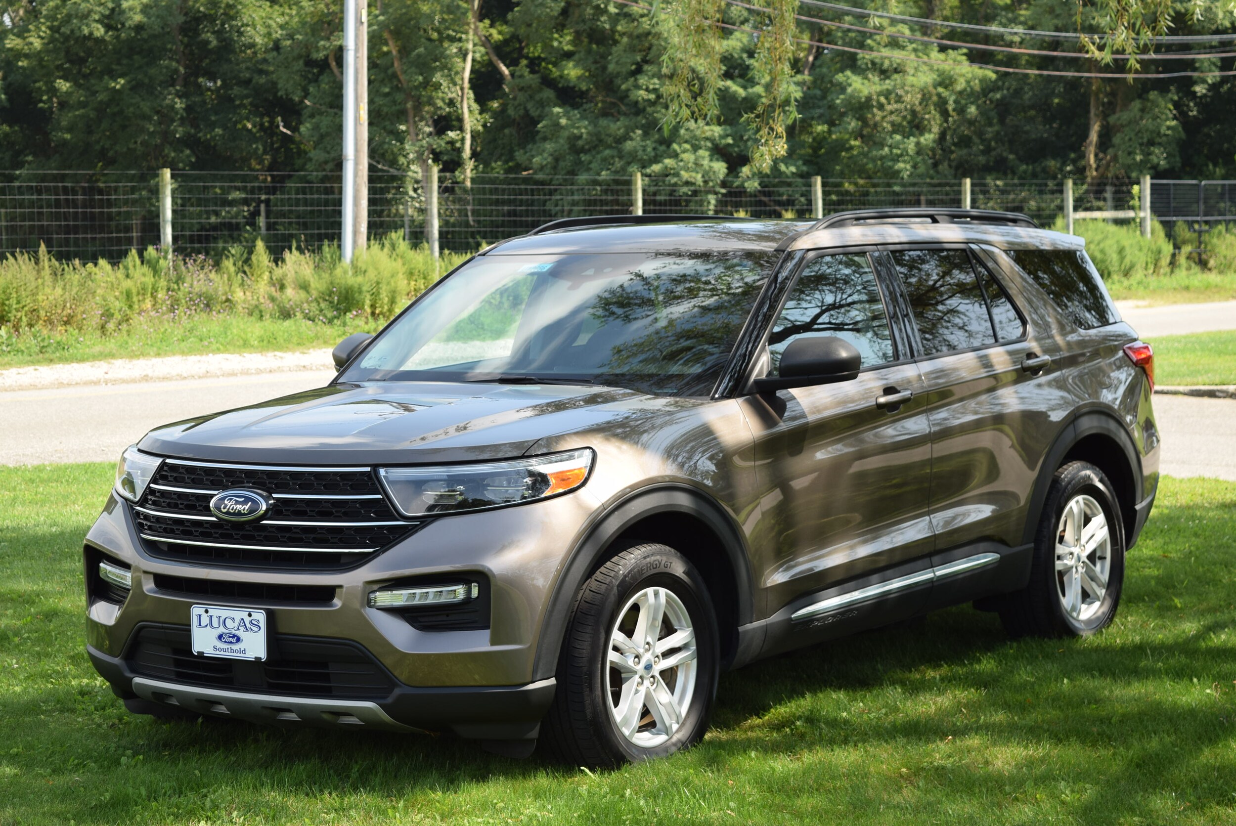 2021 Ford Explorer XLT photo 2