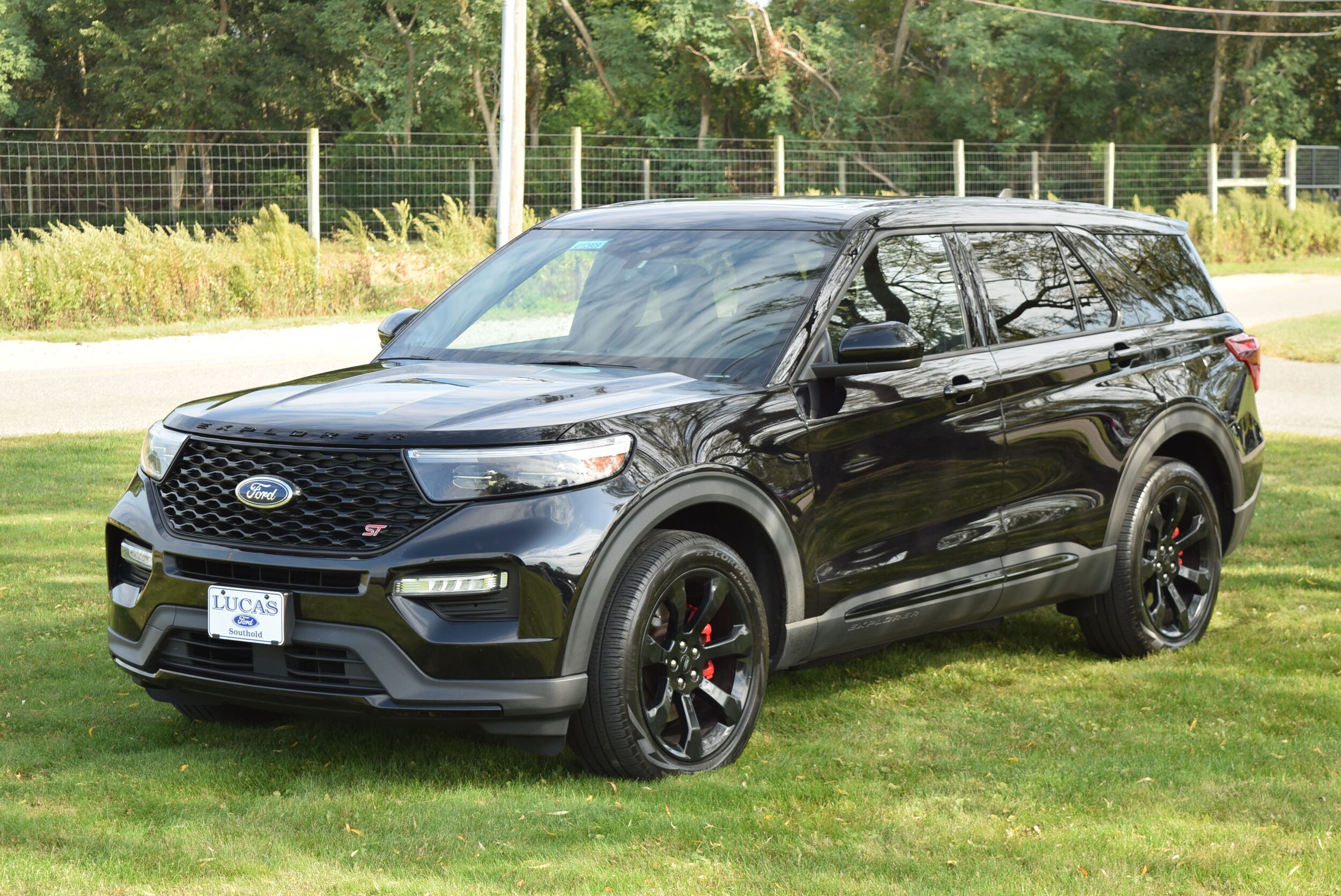 2022 Ford Explorer ST photo 2