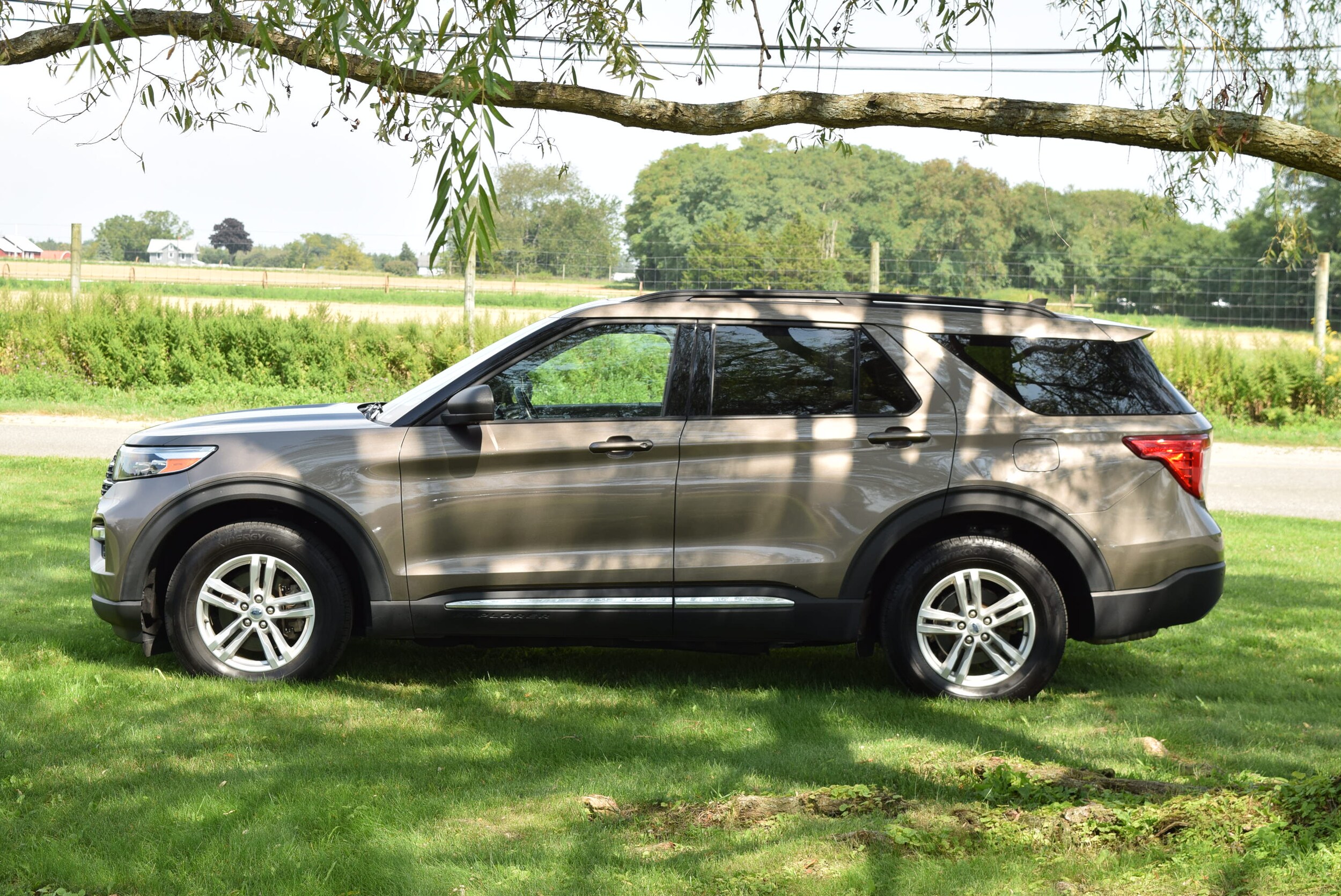 2021 Ford Explorer XLT photo 3