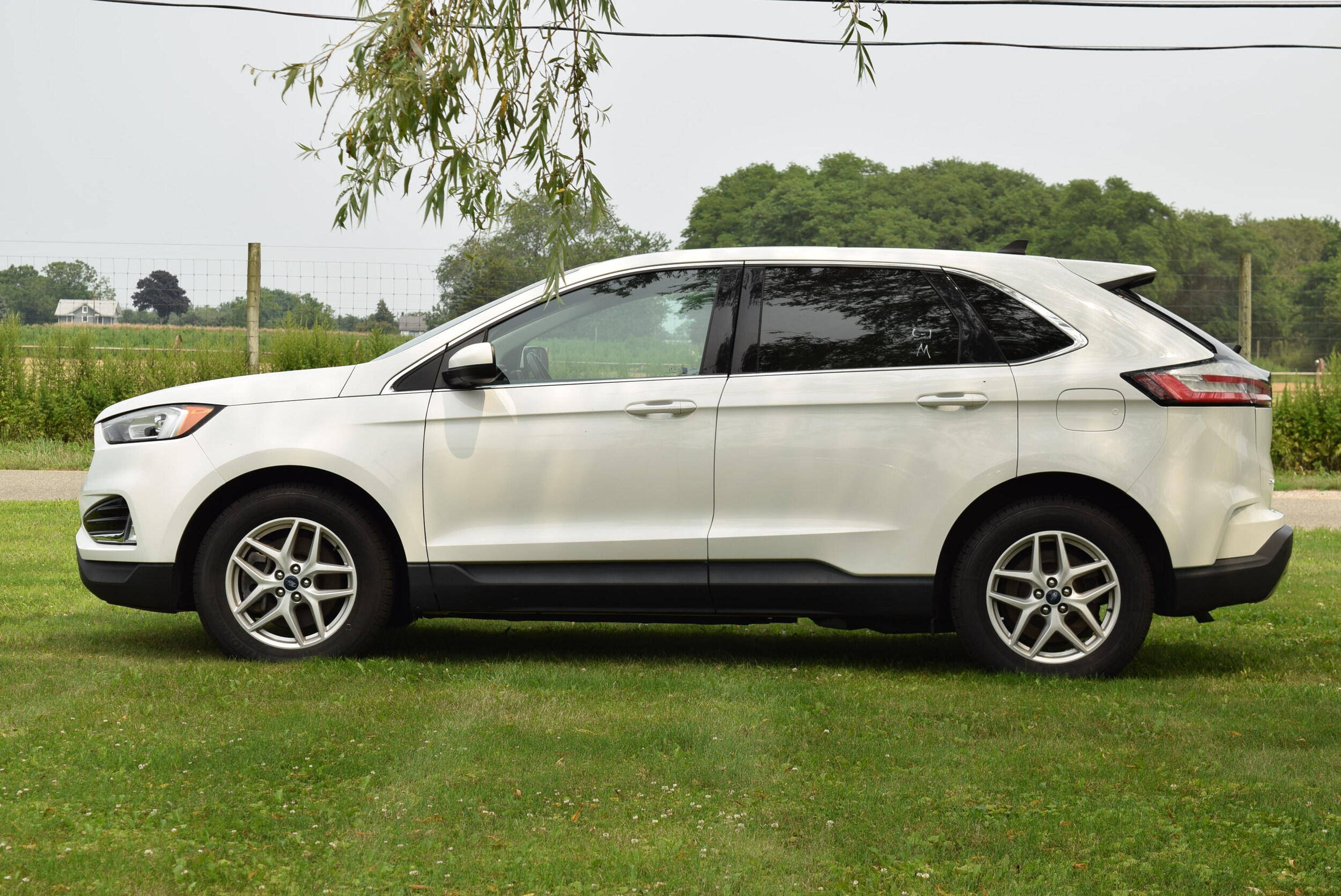 2021 Ford Edge SEL photo 3
