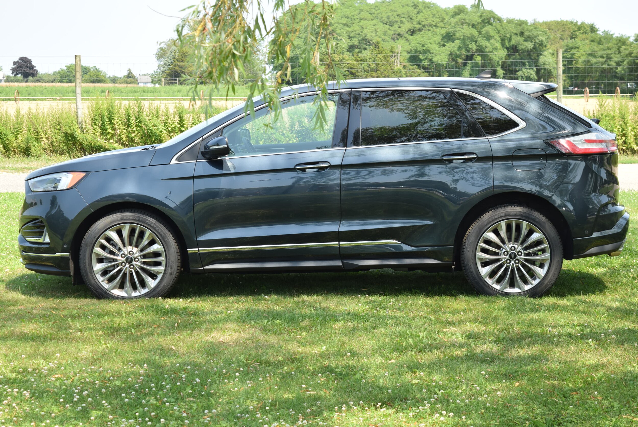 2022 Ford Edge Titanium photo 4