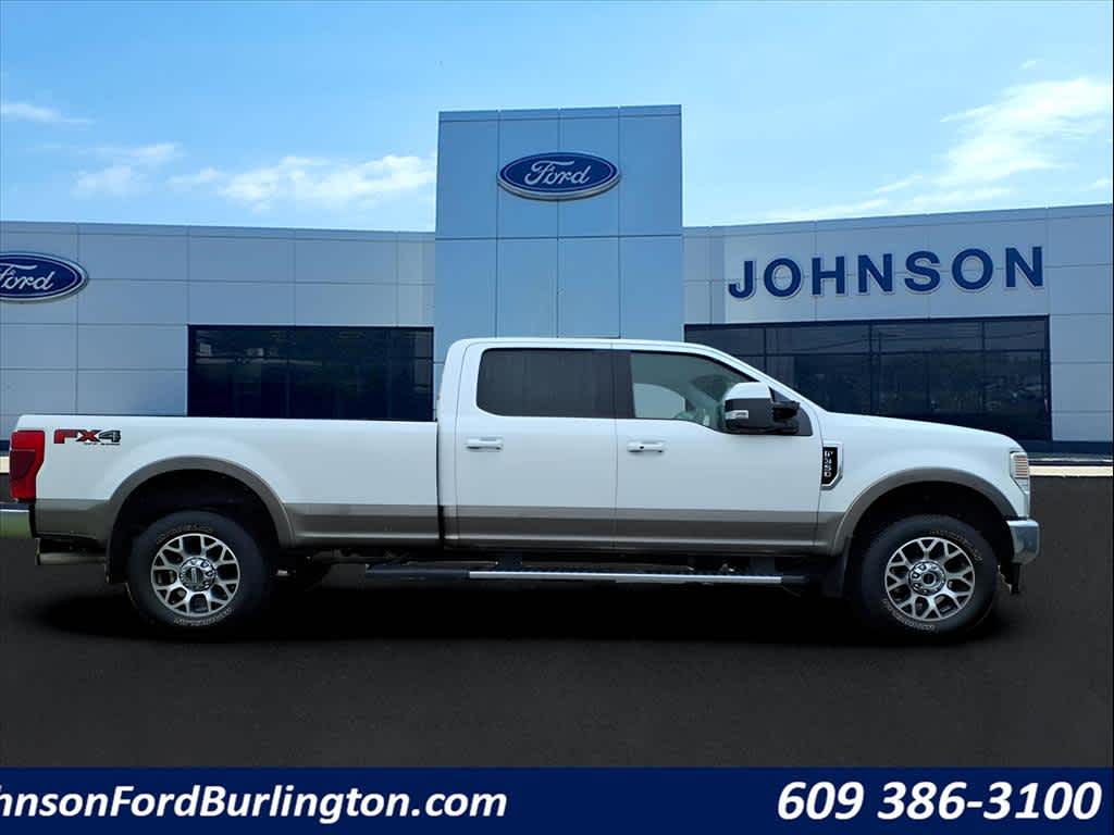 2022 Ford F-350 Lariat photo 2