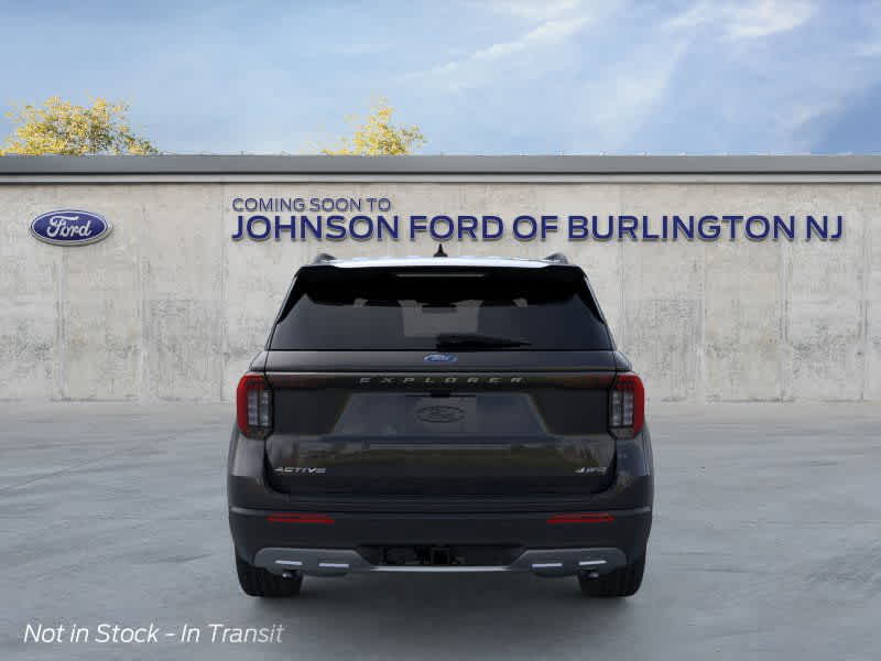 2025 Ford Explorer photo 2